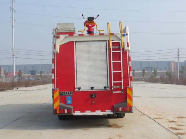 豪沃8吨水罐消防车